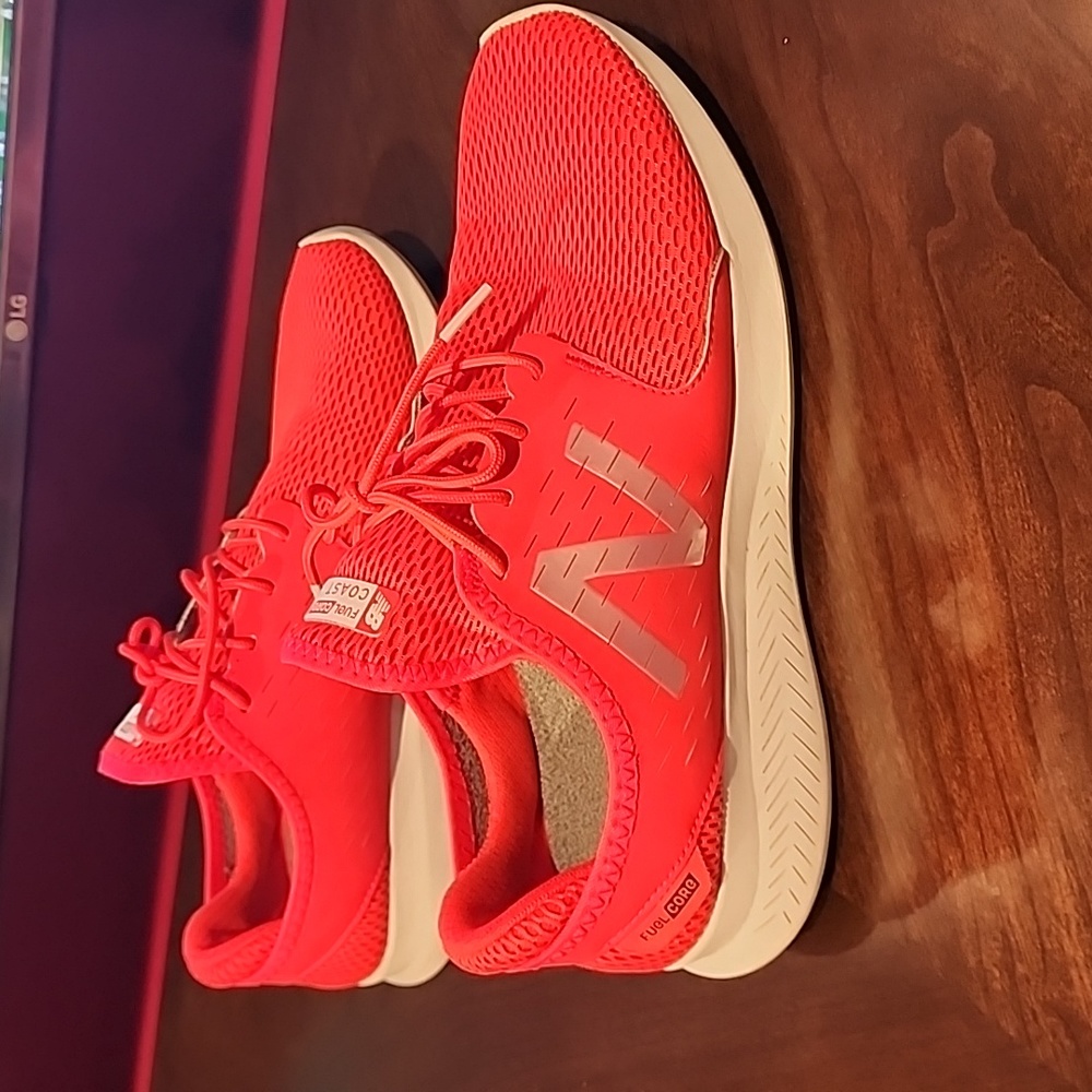 New Balance WCOASLR3 Sz 10 Coral White Pre-Loved